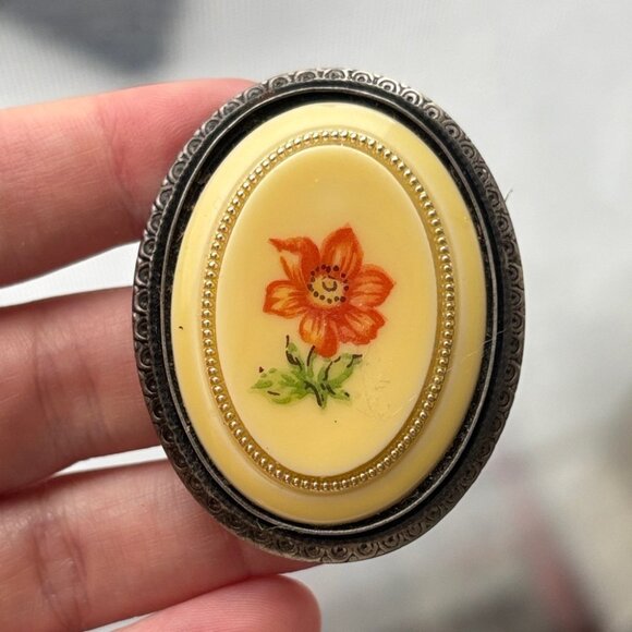 Vintage Floral Hand Painted Oval Brooch - Picture 2 of 5